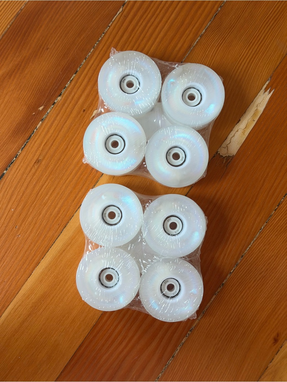 NEW Luminous LED Quad Wheels Iridescent White Glow Roller Skate Wheels 8 Pack - Picture 2 of 2